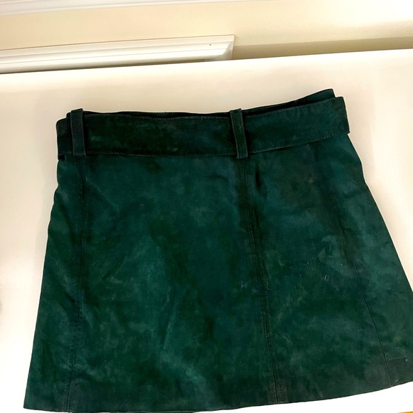 Zara size S green faux suede mini skirt with removable belt. - Picture 3 of 4